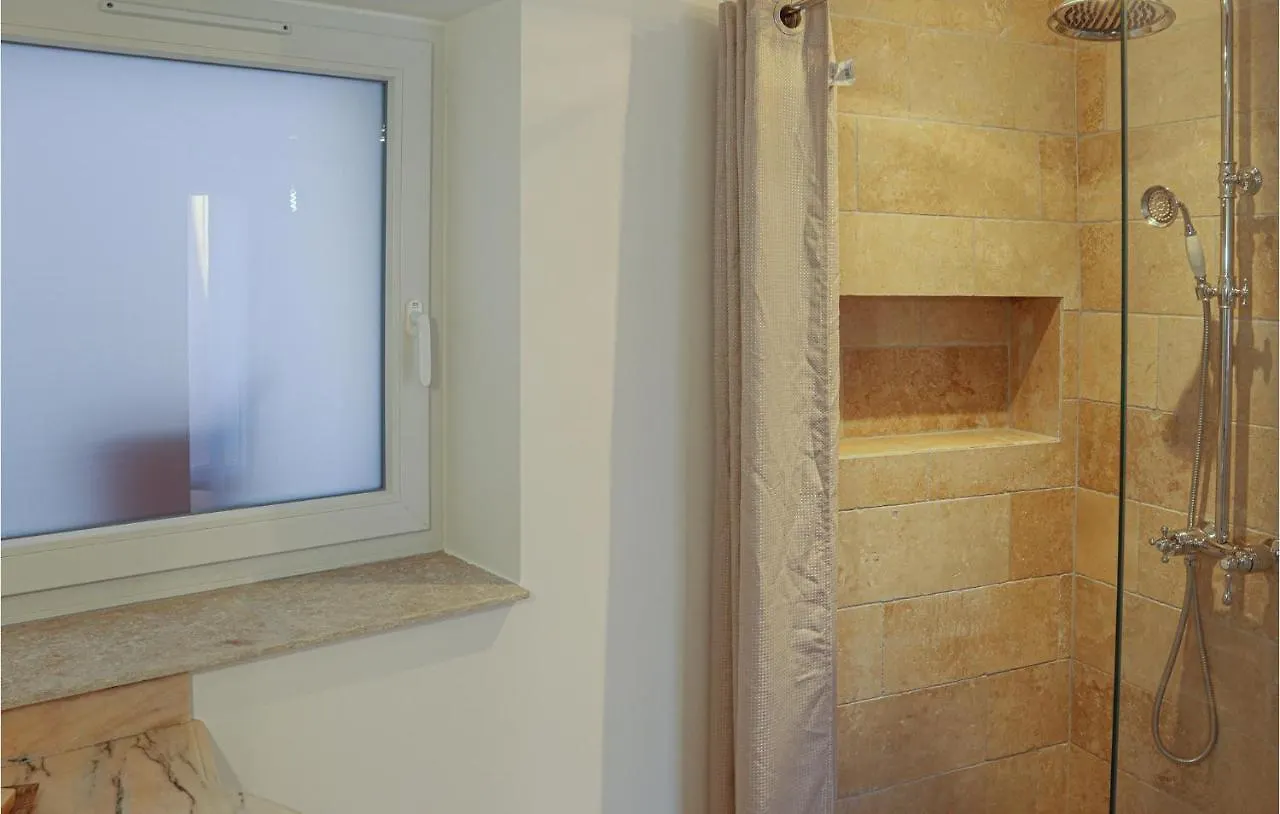 Gorgeous Apartment In Villes Sur Auzon With Wifi 0*, Villes-sur-Auzon